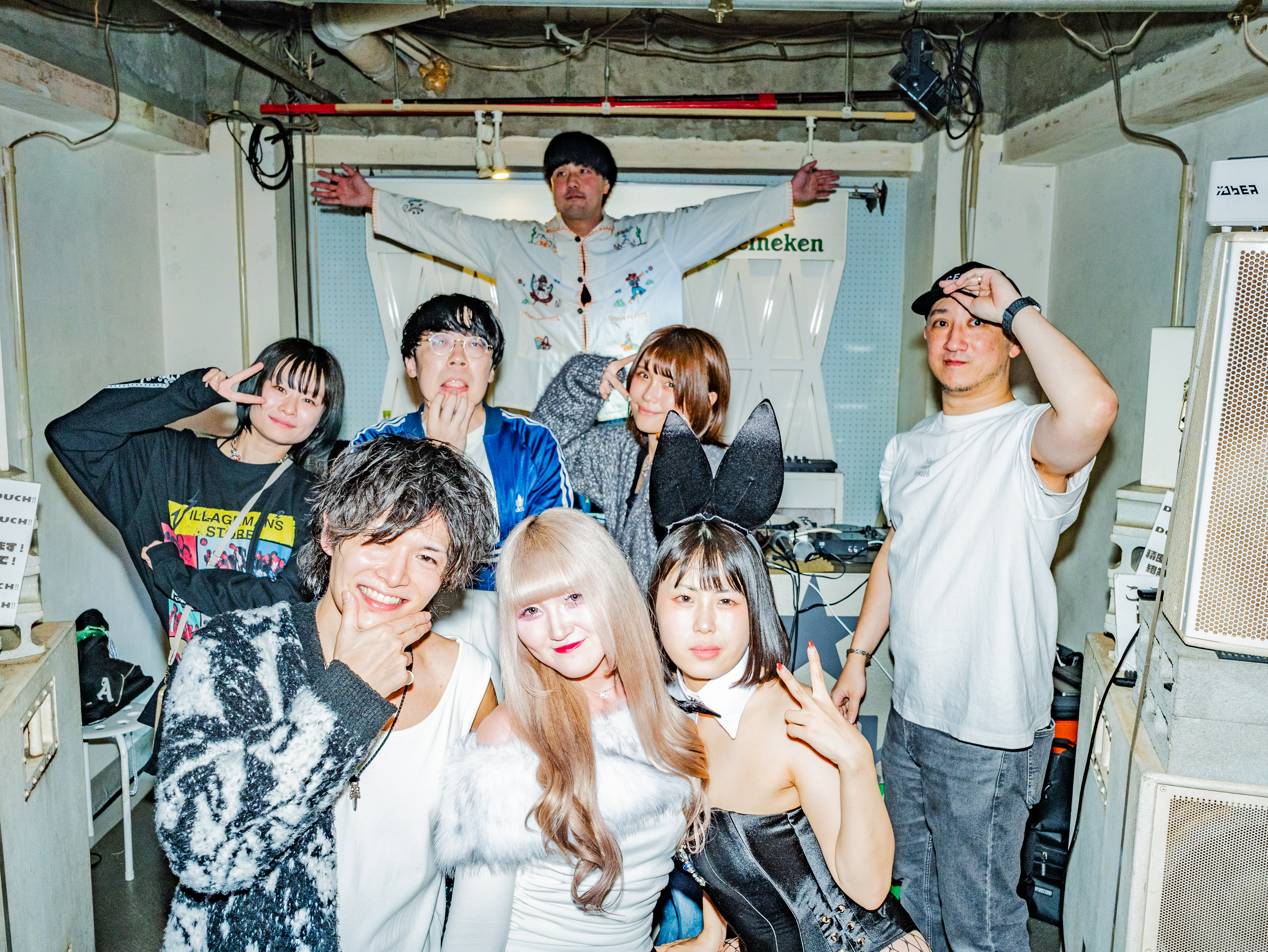 NeoN Members Photo 7